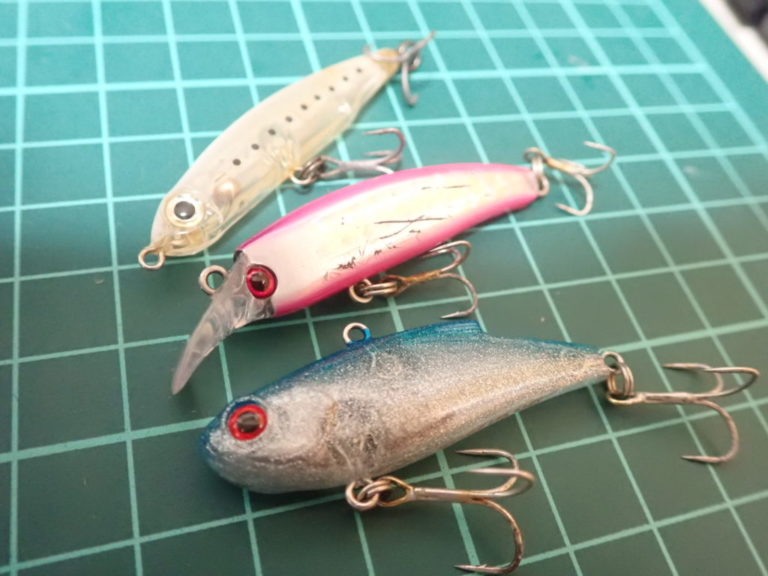 カマスのルアー釣りに適したプラグの種類・特性による使い分けの基本パターンを解説！ まるなか大衆鮮魚